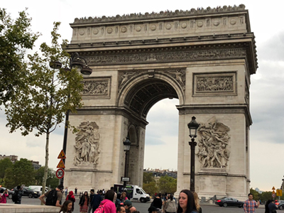フランスに行ったときに見た凱旋門です♪
