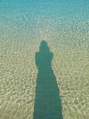 以前GWで訪れたときの宮古島の海で撮った写真です。綺麗でびっくりしました。
